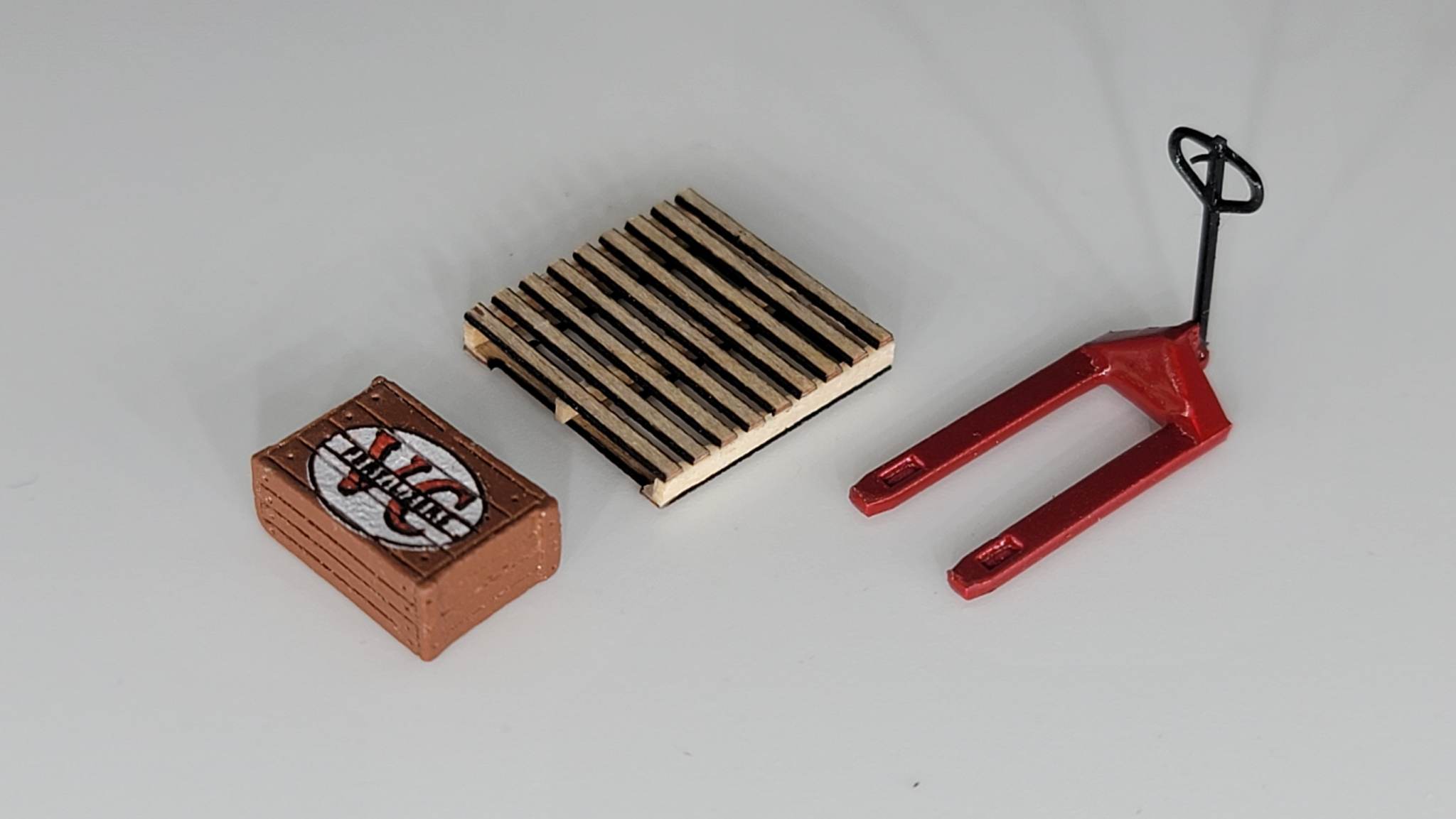 Pallet Jack, Pallet and Crate (HO Scale)
